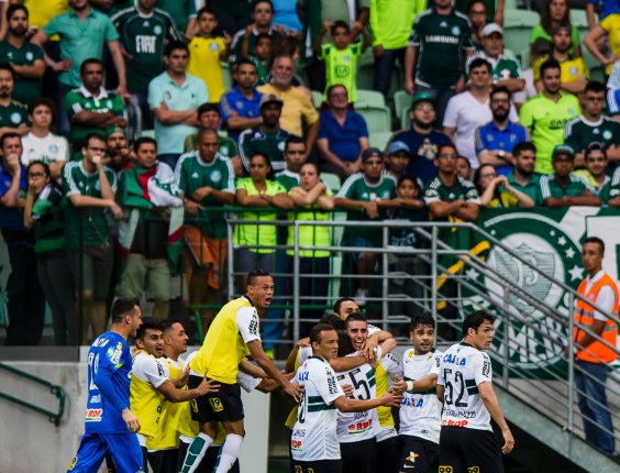 Coritiba vence o Palmeiras e respira na luta contra o rebaixamento